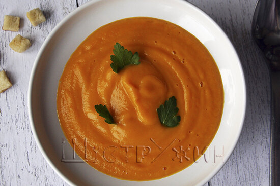 Крем-суп из моркови.