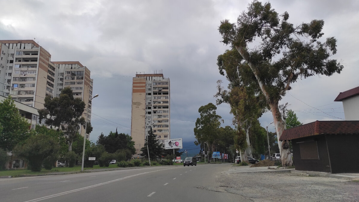 Многоквартирные дома в Абхазии остаются без света в том числе из-за майнеров. Фото: Кирилл Полиенко/Polienko: путешествуем вдвоём