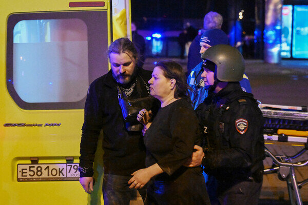 У концертного зала «Крокус Сити Холл», где произошла стрельба, 22 марта 2024 года / Максим Блинов/РИА Новости   📷