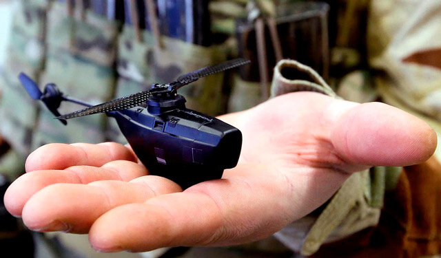 Миниатюрный разведывательный дрон Black Hornet Nano. Трофей наших в зоне Священной Военной Операции (СВО), с одной из групп Западных спецов (фото из открытых источников) 