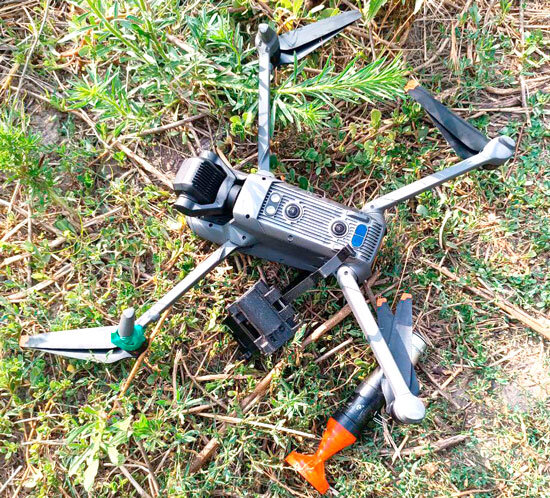 Мавик с системой сброса и боеприпасом, переделанным из ВОГ-17 (фото из открытых источников)