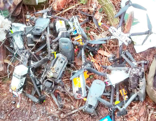 Кучка набитых «птичек» противника. Смесь Мавиков и немного основ FPV-дронов (фото из открытых источников)