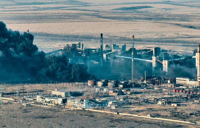 Вид с камеры дрона на Авдеевский коксохим под финал освобождения города (фото из открытых источников)