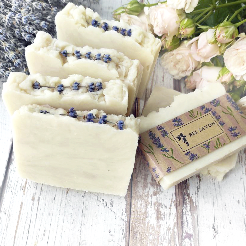 Мыло с лавандой вообще не содержит синтетических компонентов.