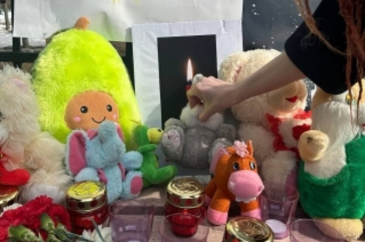    В Тамбове жители создали стихийный мемориал в память о погибших в Москве