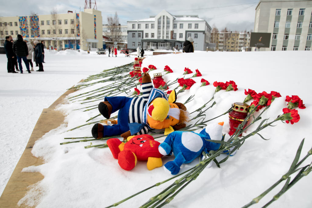    В Сургуте почтили память погибших в теракте в Московской области