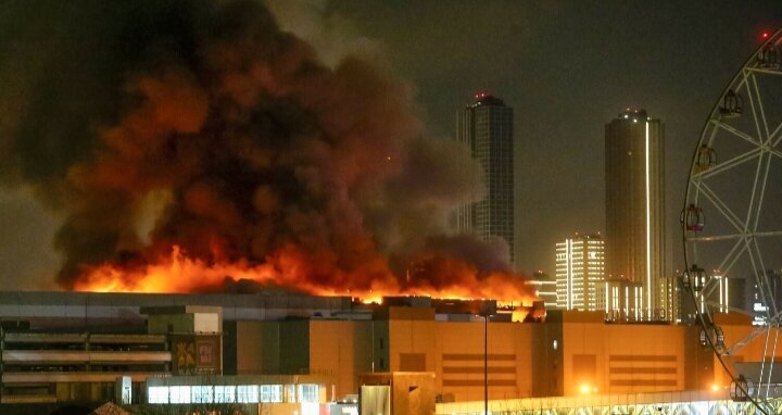 Как-то целый день паршиво сегодня, настроения совсем нет. Жаль людей, которые ни в чем не виноваты, а пошли отдыхать и вот так вот все закончилось. Массовая тревога поднимается. 