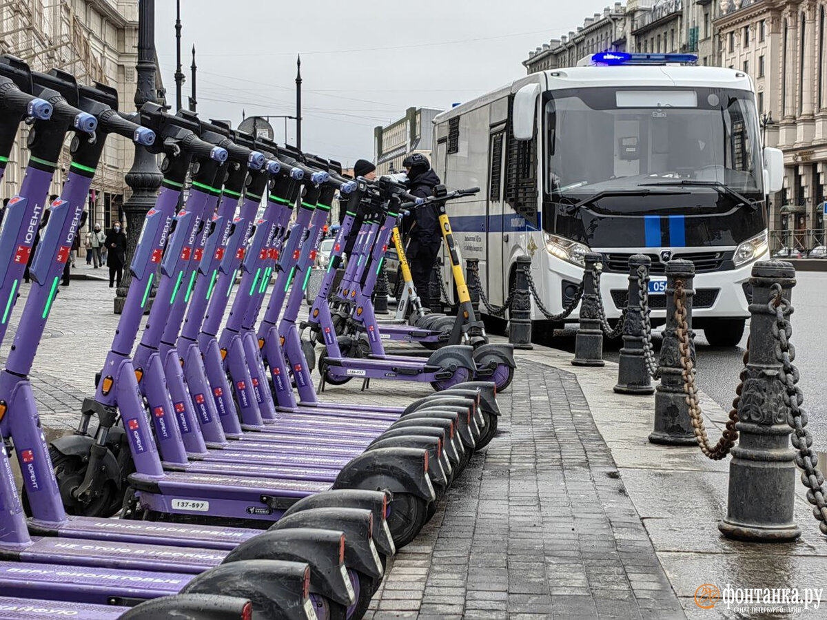 Решившие прогуляться по ТРЦ «Галерея» в центре Петербурга горожане могли на  себе ощутить усиление мер безопасности, введенное после теракта в  подмосковном «Крокусе». Читайте на 