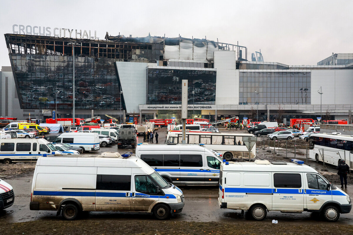 Здание концертного зала «Крокус Сити Холл», где произошла стрельба и начался пожар, 23 марта 2024 года    📷