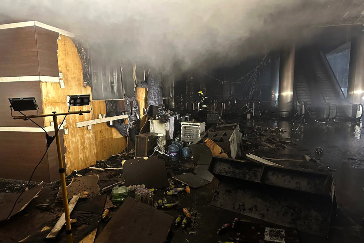 «Крокус Сити Холл» изнутри после стрельбы и пожара, 23 марта 2024 года    📷