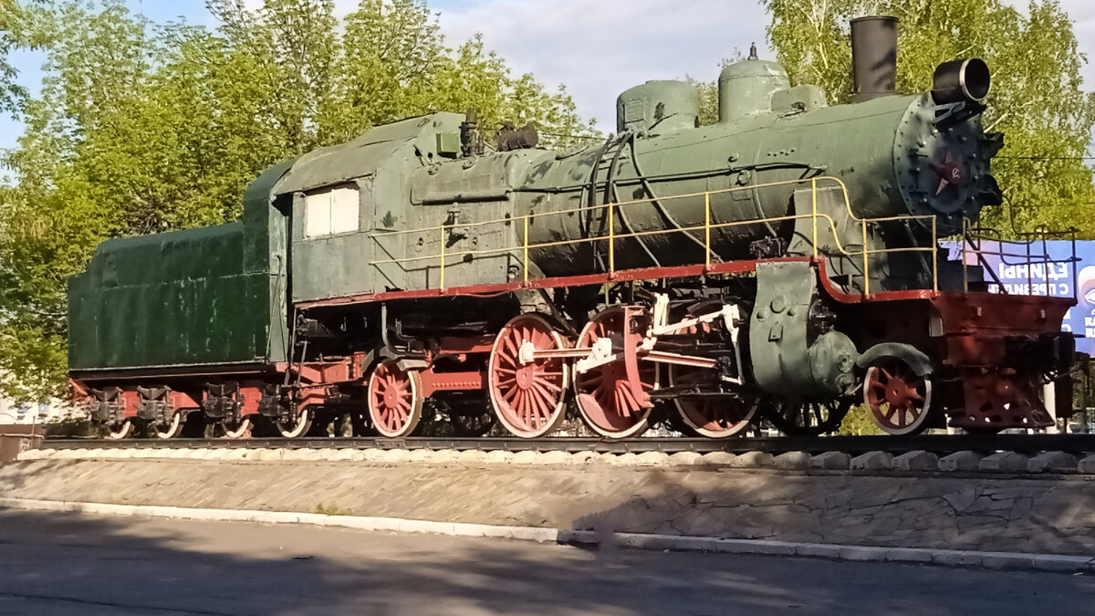 Памятник паровозу в Пензе, фото автора