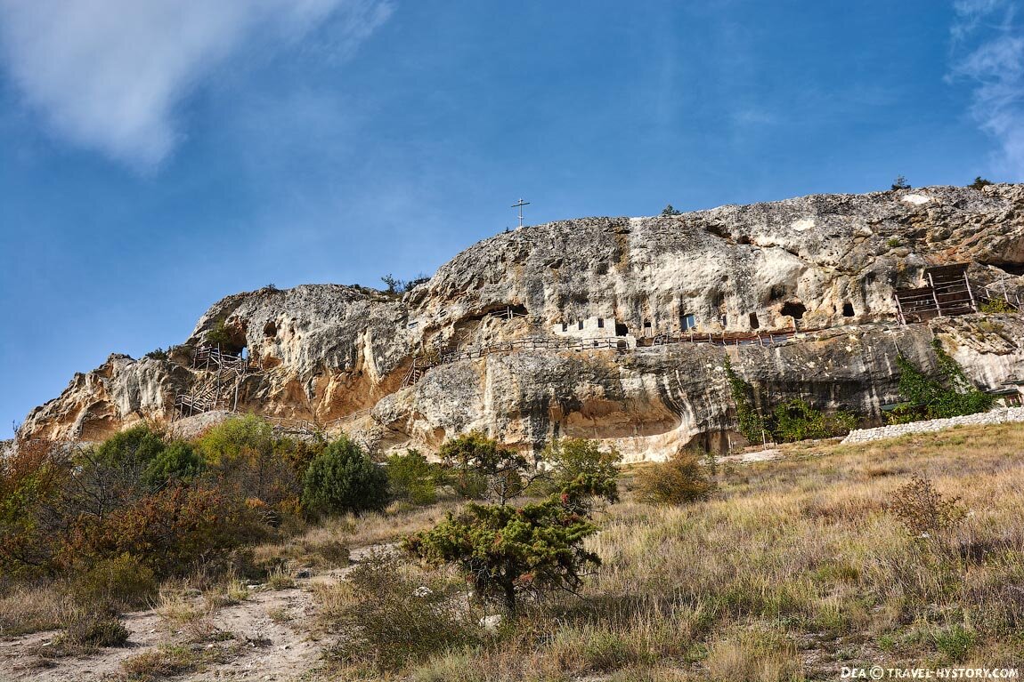 город располагался в полтораста километрах. около полутораста километров. таблица склонения числительного полтора. полтора числительное. записать предложения в исправленном виде.