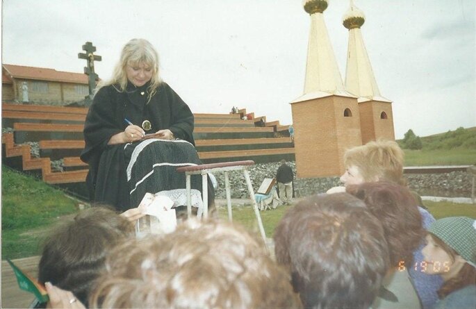 Жанна Бичевская, Вечкановский источник, 2005 год. Фото из архива клуба "Истоки"