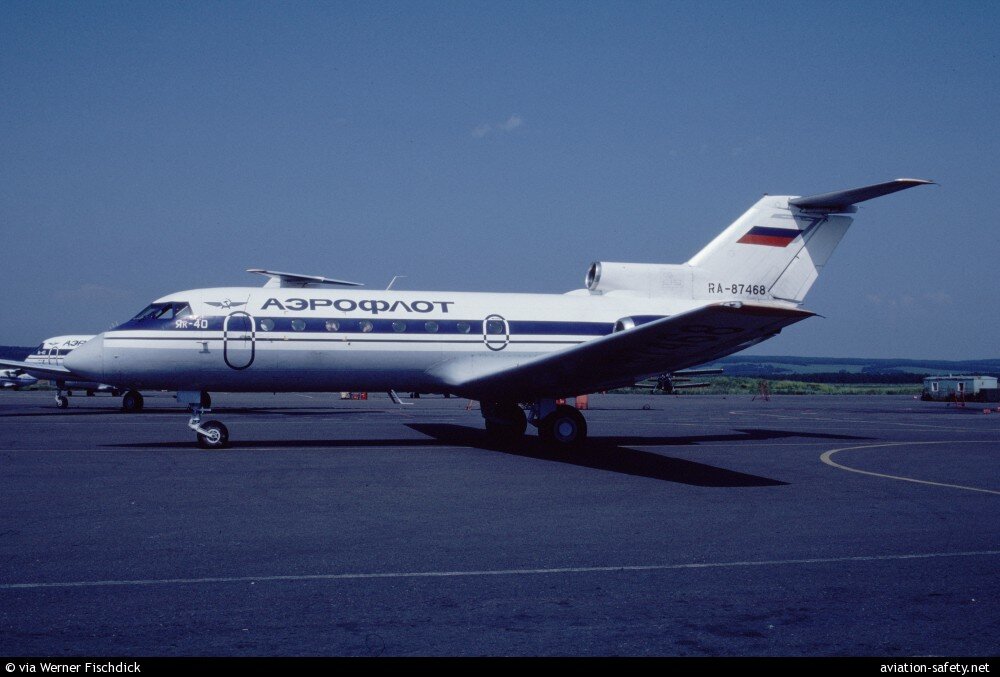 Тот самый борт. Источник: https://aviation-safety.net/photo/4972/Yakovlev-Yak-40-RA-87468