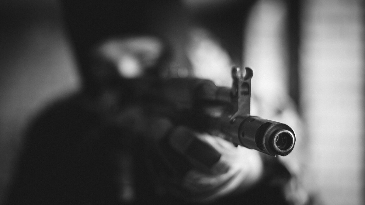     В современном мире сложились условия, при которых потоки денег и оружия контролировать почти невозможно.