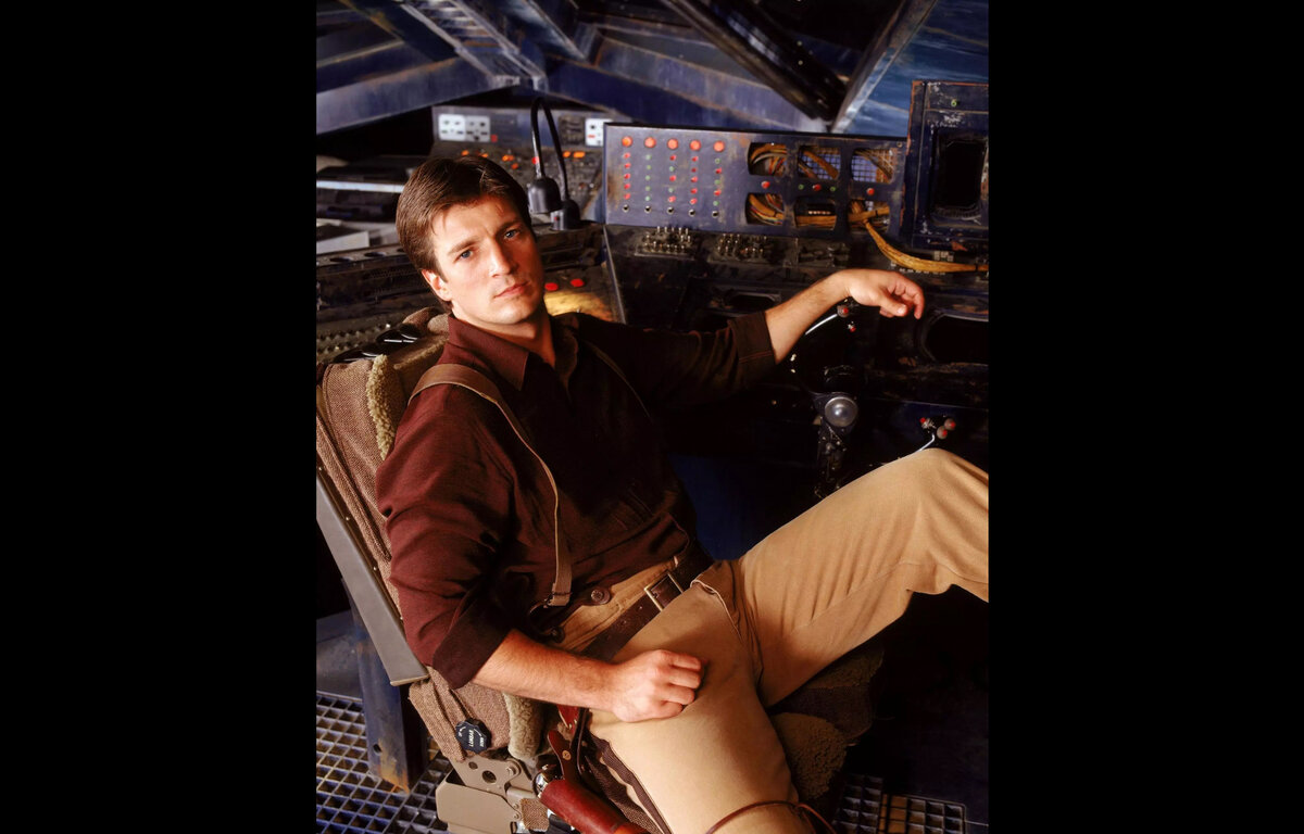 Изначально Уидон задумывал Мэла как мрачного и сурового персонажа, но канал Fox активно вмешивался в производство сериала и настоял, что героя следует сделать более симпатичным. Пожалуй, это тот редкий случай, когда вмешательство канала пошло проекту на пользу