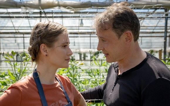 Варя (Анна Леванов) и Ангел  (Дмитрий Исаев).