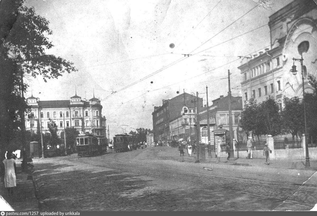Трамвай Б на Триумфальной площади, 1925-1930. Вид в сторону Тверской улицы. С сайта www.pastvu.com.