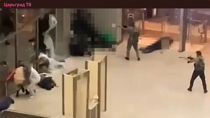    Террористы в холле концертного зала "Крокус-сити" открыли беспорядочную стрельбу. Людей они убивали с особой жестокостью. Скриншот кадра видео ТГ-канала Царьград