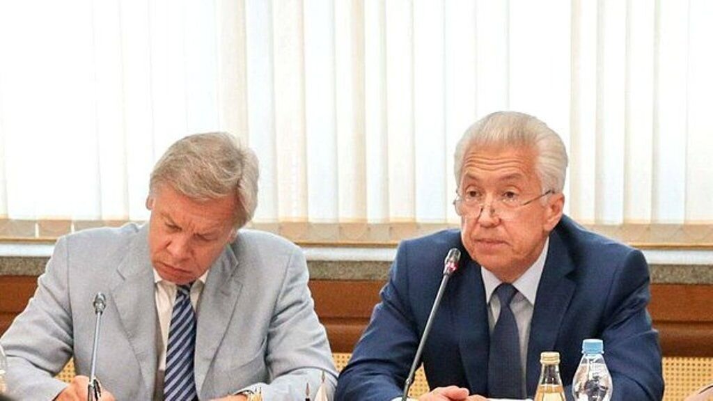     Алексей Пушков и Владимир Васильев. Источник: duma.gov.ru Автор фото: Пресс-служба Госдумы