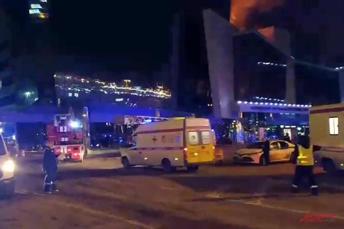    Чужая женщина твердила мне: «Мы выживем, дочка».