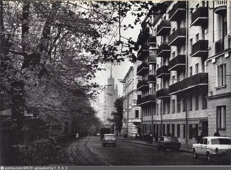 Покровский бульвар, 1981 – 1982 г.  Источник:«Строительство и Архитектура Москвы», 1982/7, с. 17.