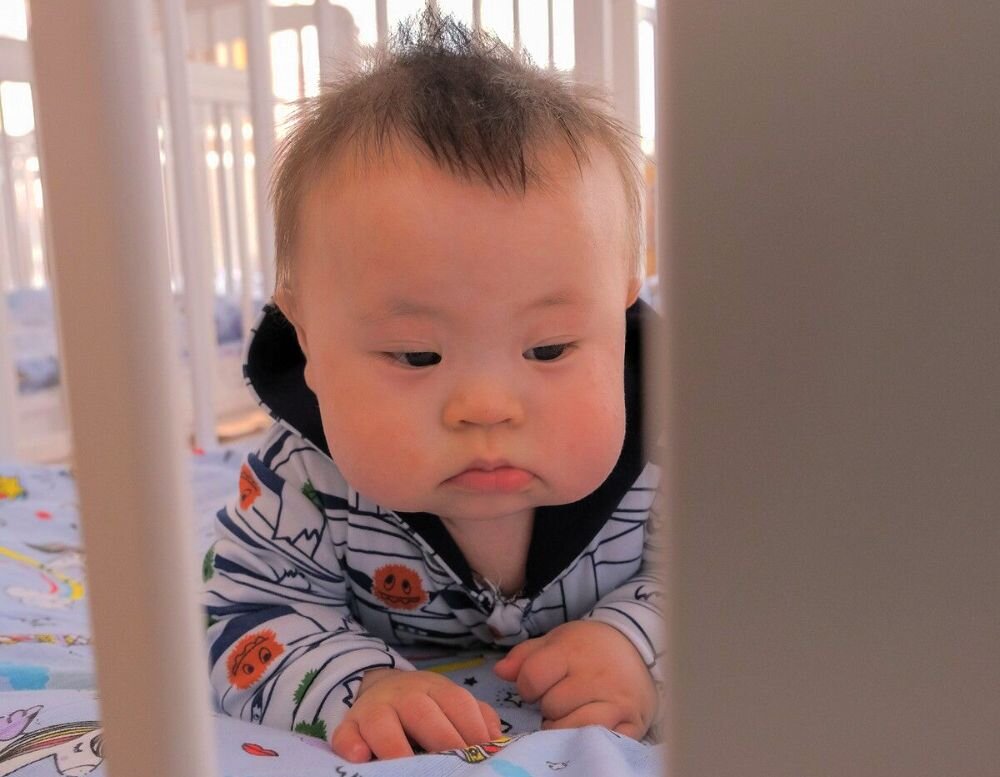 Малыш надеется обрести хорошую, любящую семью. 