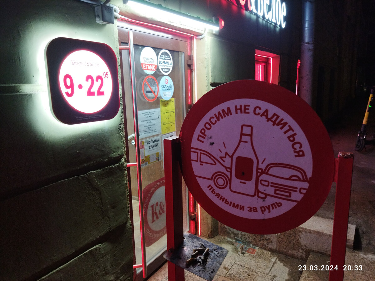 Несмотря на требования ПДД они всё-таки просят...