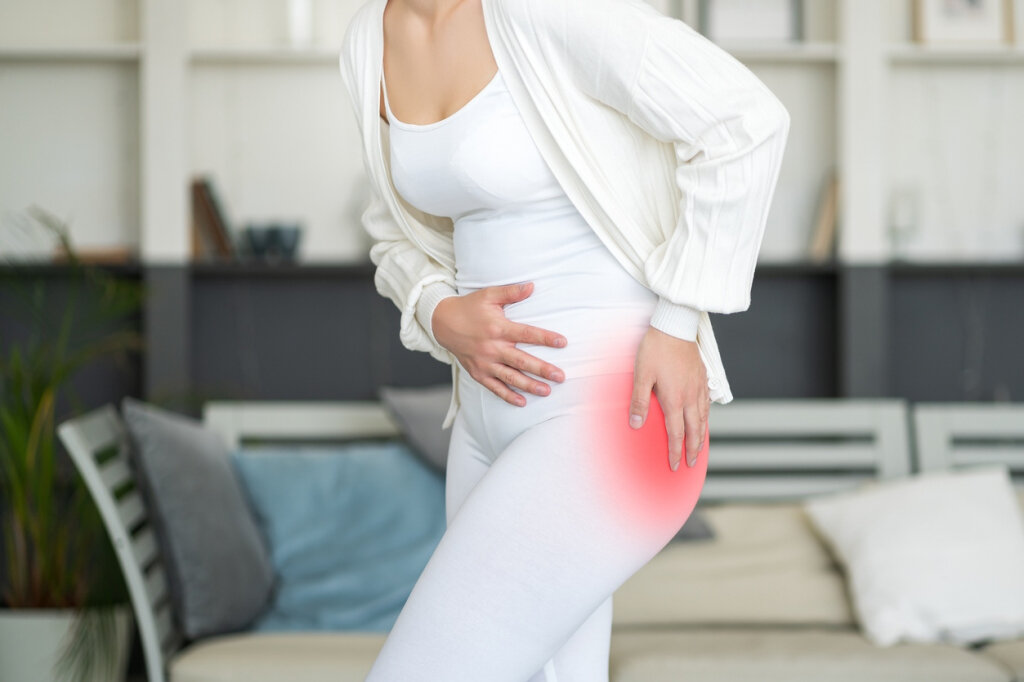Боль в области тазобедренного сустава встречается у женщин всех возрастов, но источник боли различен в каждой из возрастных групп.
