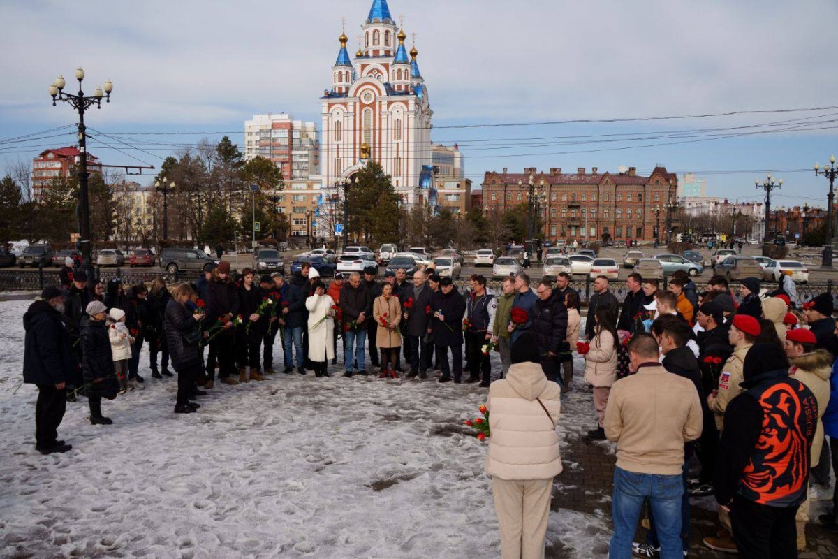    Хабаровчане организовали мемориал в память о жертвах теракта в «Крокусе»