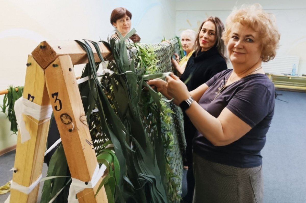    В каждую сеть женщины вплетают молитву для защиты жизни бойцов.