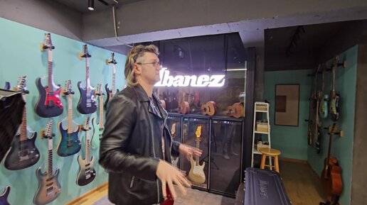 Обзор-прогулка китайского магазина Ibanez. Он же частная школа музыки и реп точка