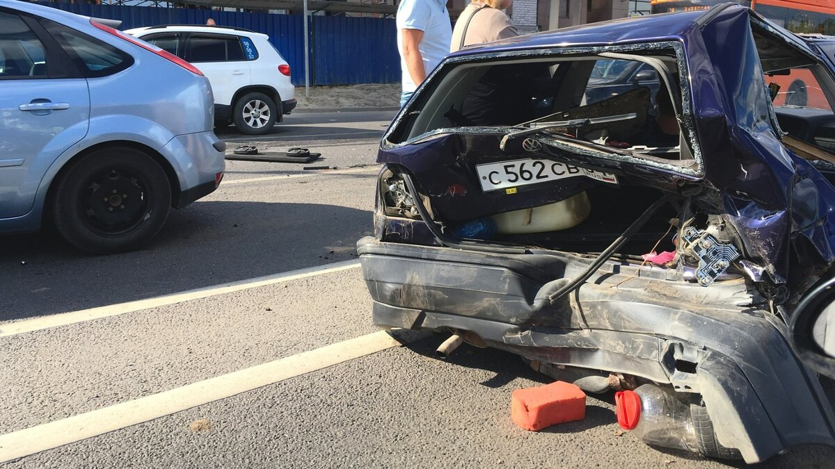     Во Владивостоке очередное ДТП на ул. Воропаева. Сообщают, что виновником оказался водитель, который не уступил дорогу другому автолюбителю.