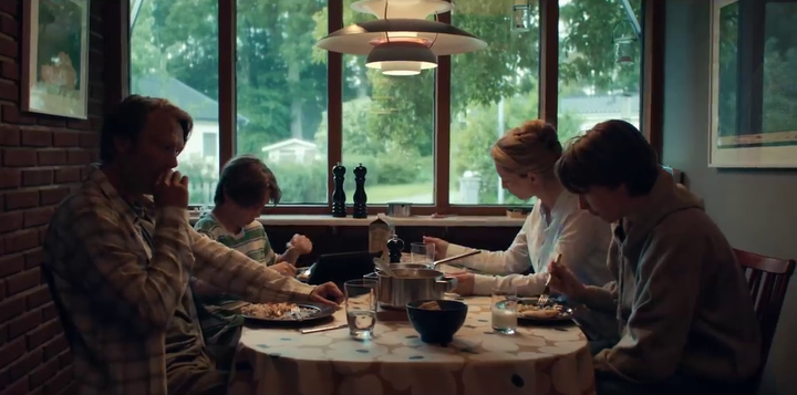 С семьёй у главного героя отношения весьма напряжённые, если вообще есть...