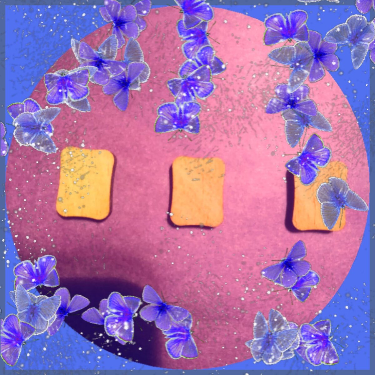 Фото 1. Фото  и коллаж канала Таро Портал . Выберите одну из трех рун.