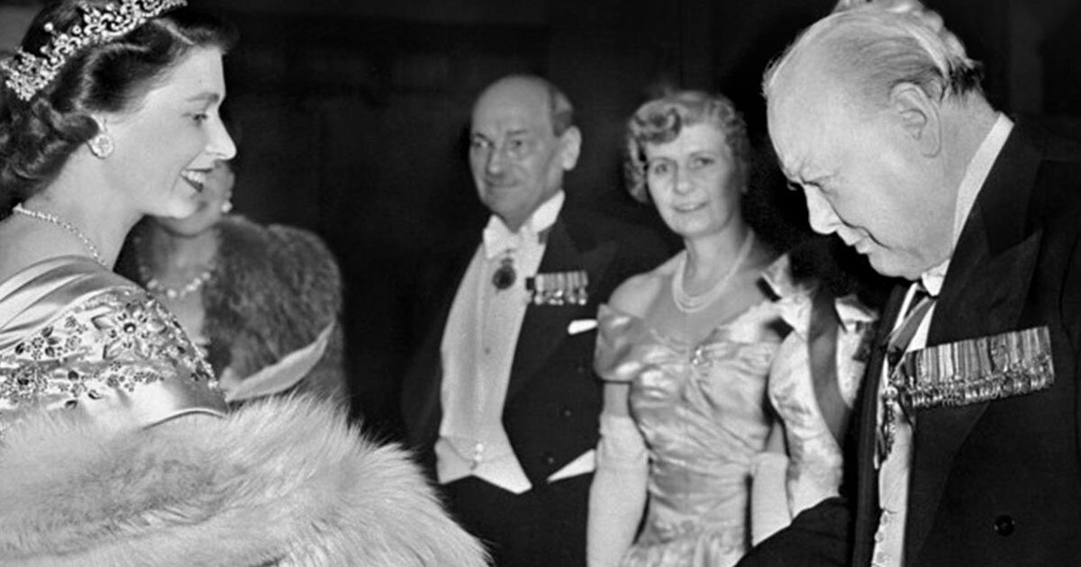 Елизавета II и Уинстон Черчилль