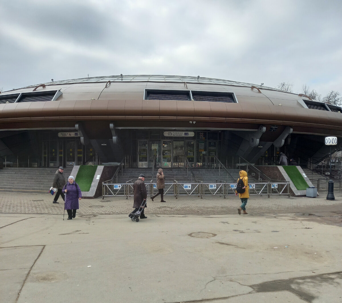 Станция метро Горьковская