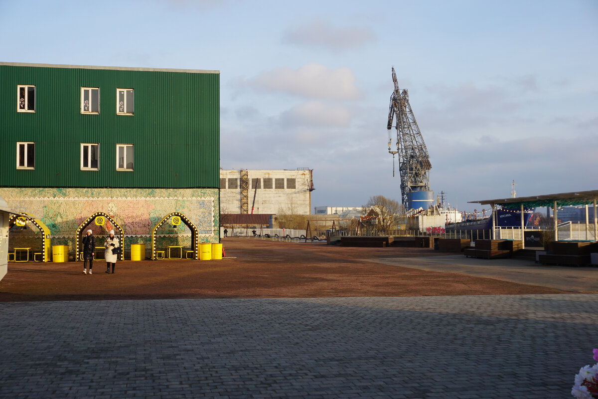 Площадь у набережной