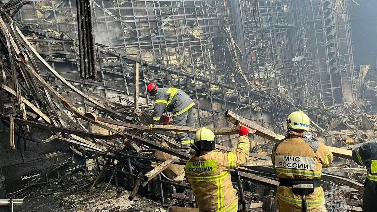     Девушка все это время была в Омске и более того — даже не знала о своей «свадьбе».