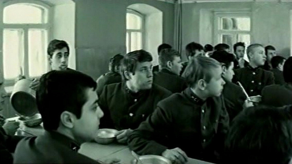 Нежный возраст главный герой. Нежный возраст главный герой. Нежный возраст главный герой. Нежный возраст 2000. След нежный возраст.