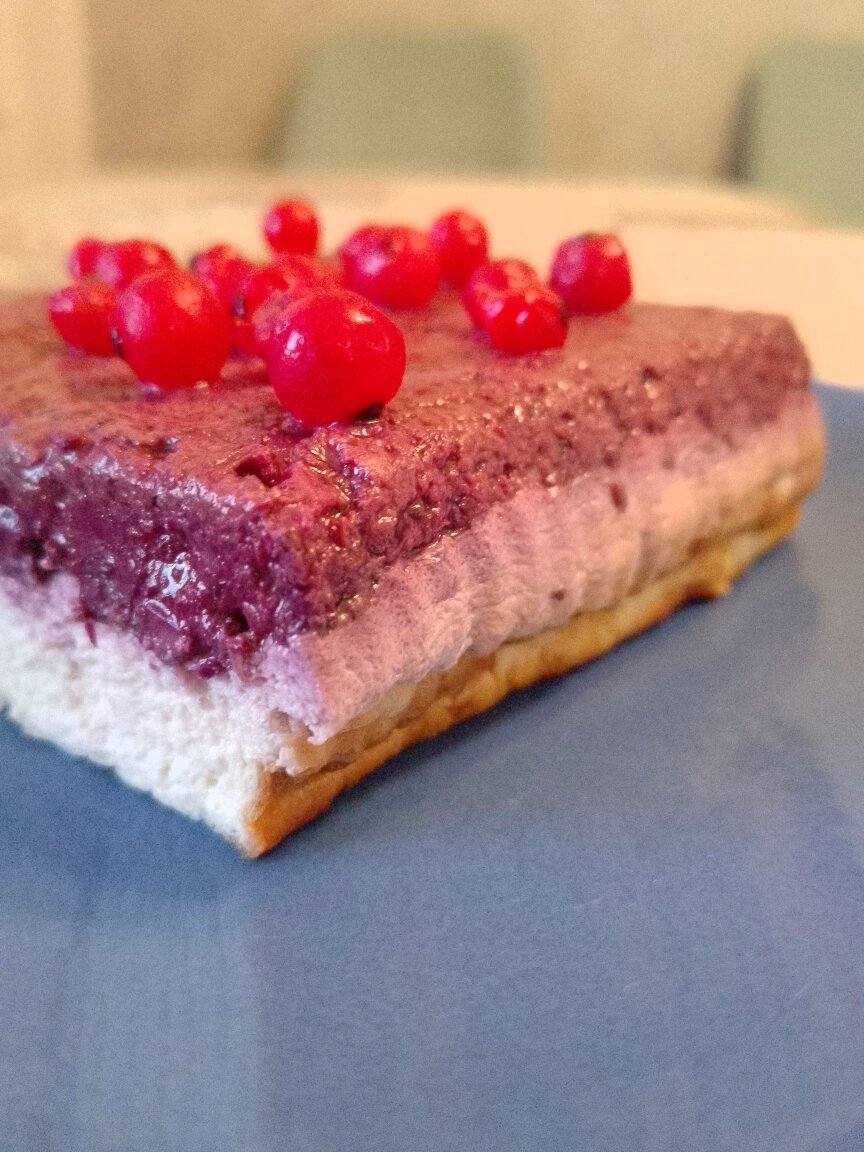 Творожно-ягодная запеканка с орехами