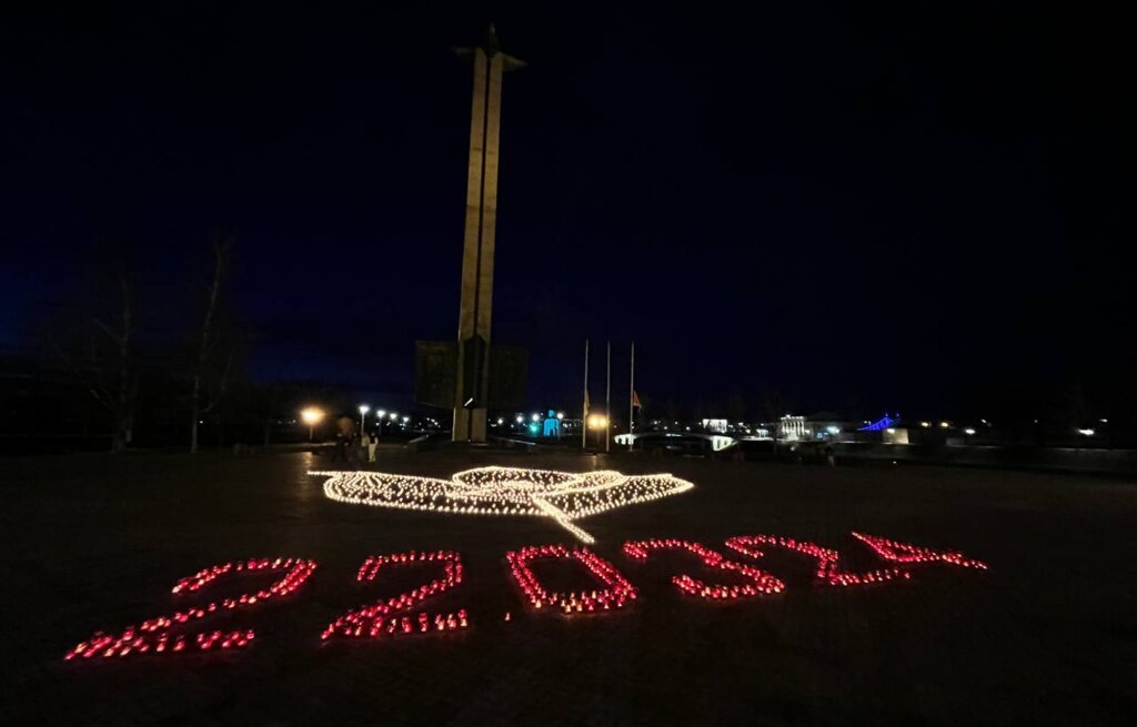 В Твери горожане зажгли свечи и возлагали цветы в память жертв трагедии в «Крокус Сити Холле»