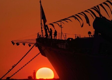    Генштаб ВСУ утверждает о поражении двух десантных корабля «Ямал» и «Азов» и центра связи в Севастополе