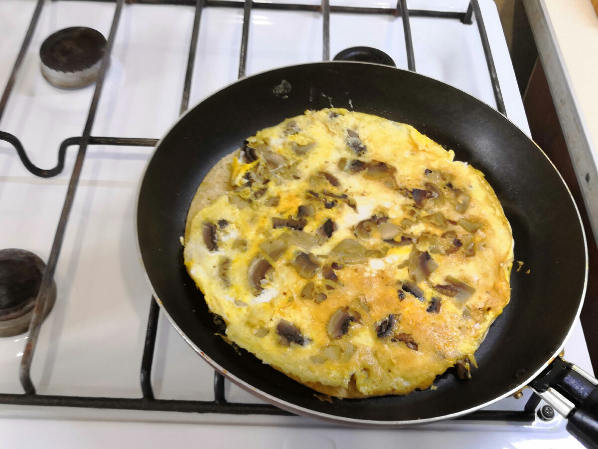 блины фаршированные сыром. закусочные слойки рулетики. с какой начинкой можно приготовить. начинка для пирожков. фарширов крабовые палочки.