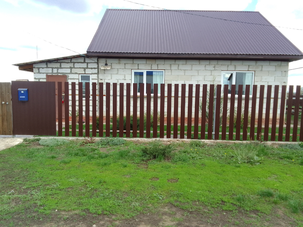 Наш дом, ещё без штукатурки.