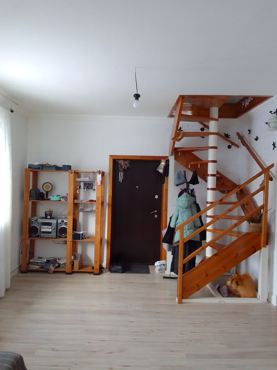 Вскоре после переезда в дом