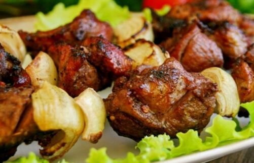 Шашлык свиной. Маринад для шашлыка из свинины. Как сделать шашлык сочным и мягким. Как сделать шашлык сочным и мягким. Шашлык свинина карбонад.