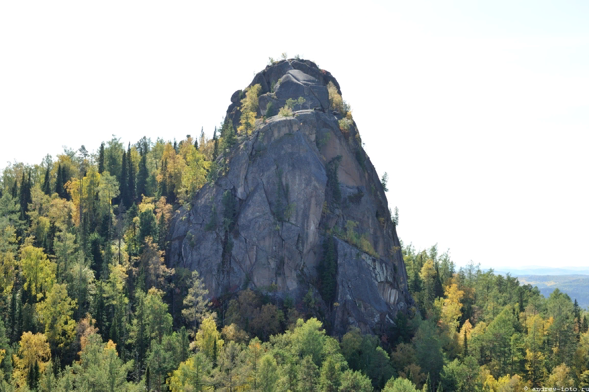 Красноярец 2. Заповедник столбы Красноярск. Заповедник столбы Красноярск 2 столб. Скала Митра Красноярские столбы. Второй столб в заповеднике столбы.