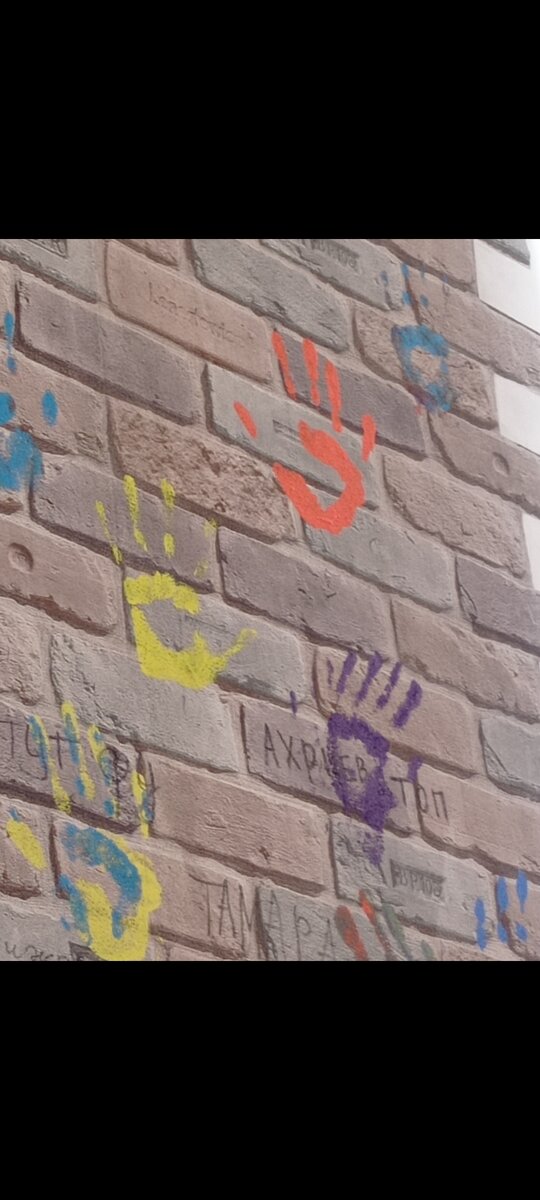 В прошлом году окончила школу, после девятого класса, а уже так скучно по ней🥹