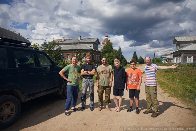С плотниками-реставраторами артели "Новое Старое" и волонтерами